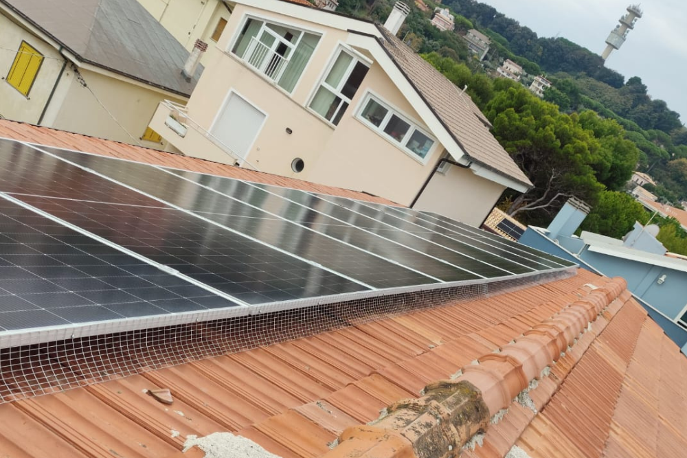 Impianto fotovoltaico con protezione antipiccione